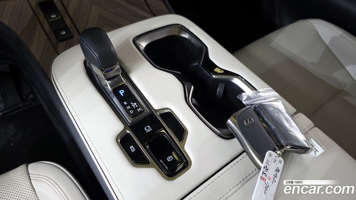 Lexus LM 2025