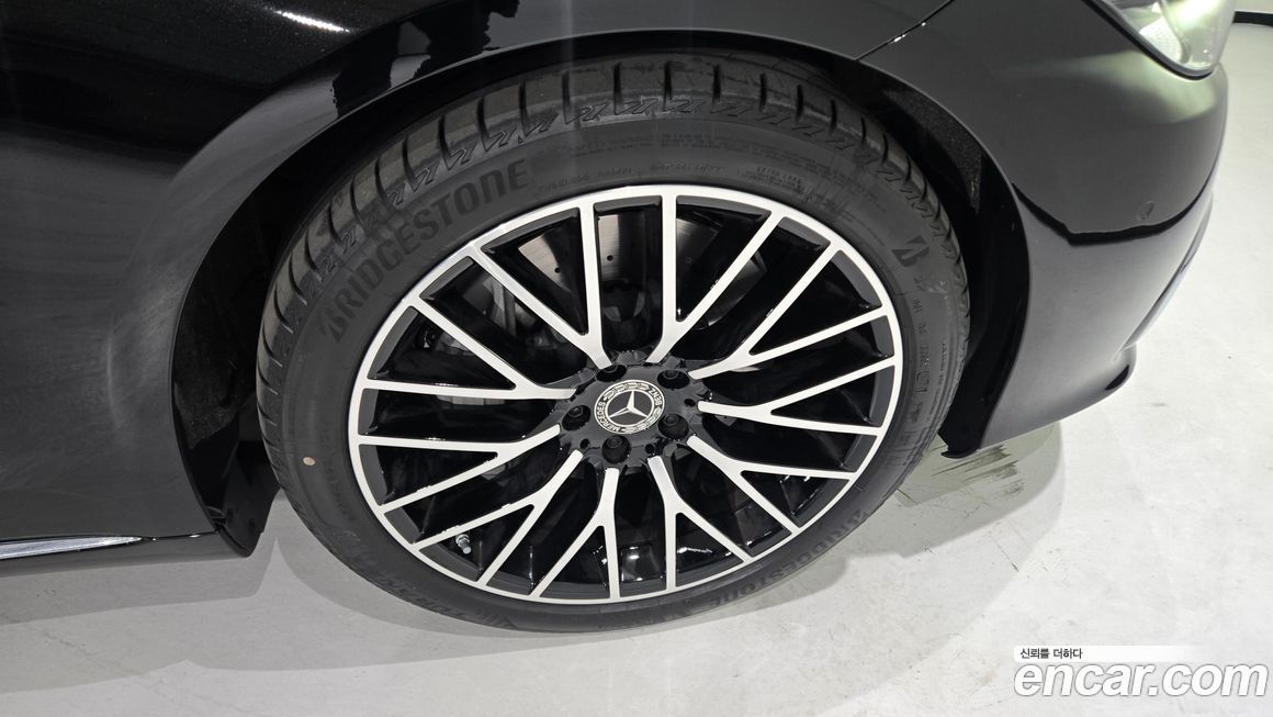 Mercedes-Benz S-Class 2025