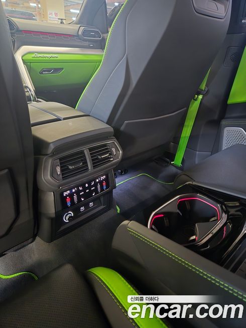 Lamborghini Urus 2024