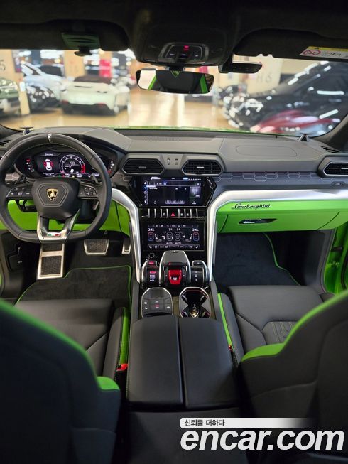Lamborghini Urus 2024
