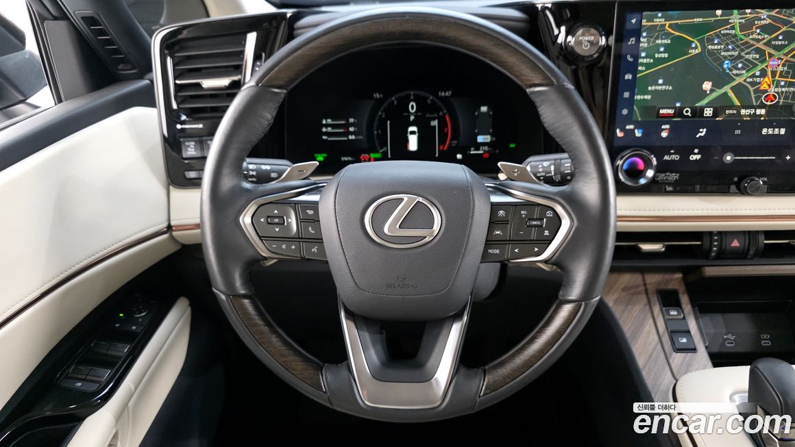 Lexus LM 2025