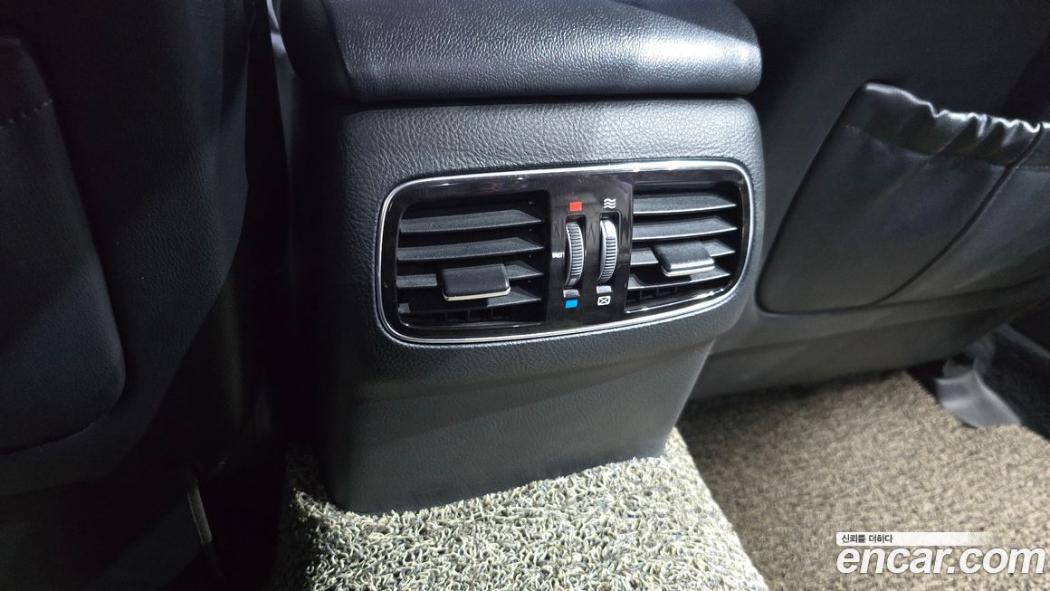 Hyundai Genesis 2012