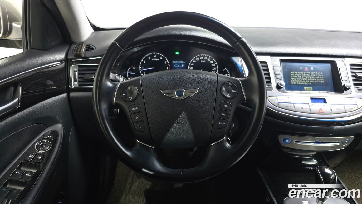 Hyundai Genesis 2012