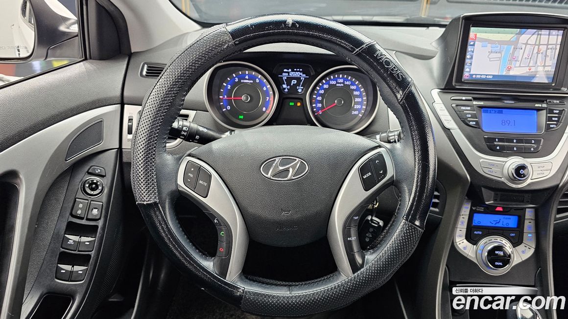 Hyundai AVANTE 2012