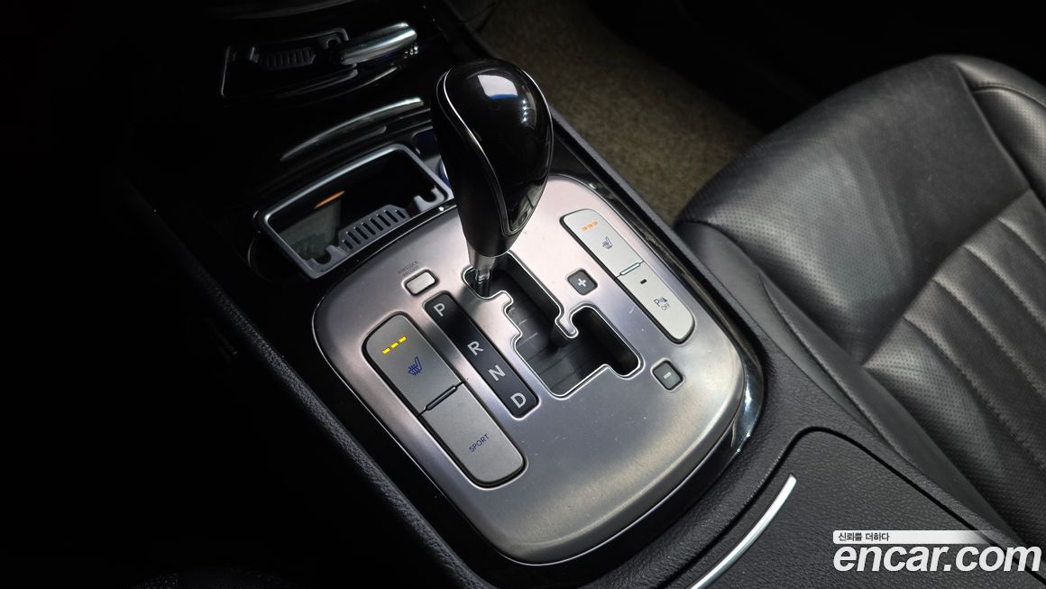 Hyundai Genesis 2012