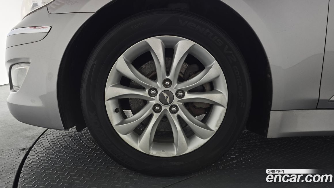 Hyundai Genesis 2012