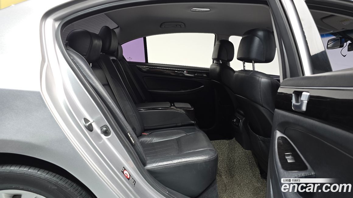 Hyundai Genesis 2012