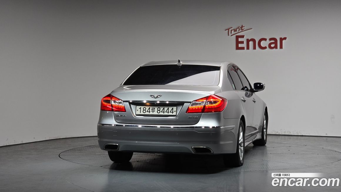 Hyundai Genesis 2012