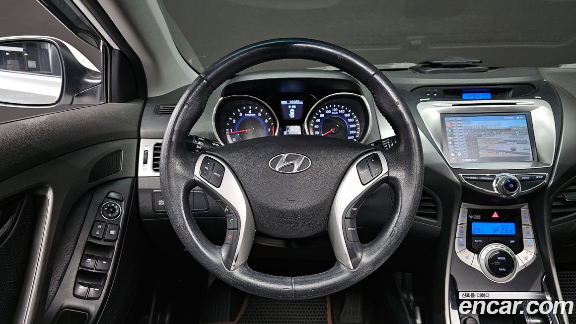 Hyundai AVANTE 2011
