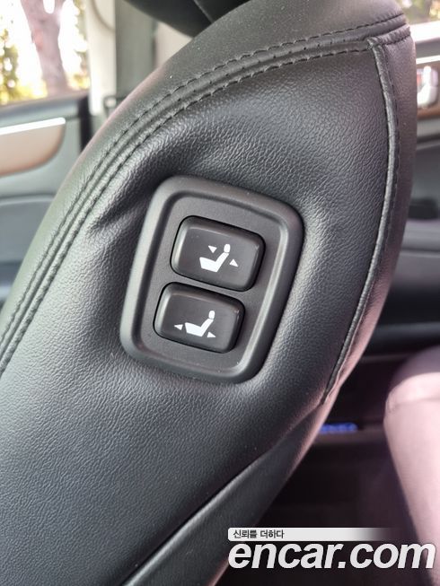 Hyundai Genesis 2012