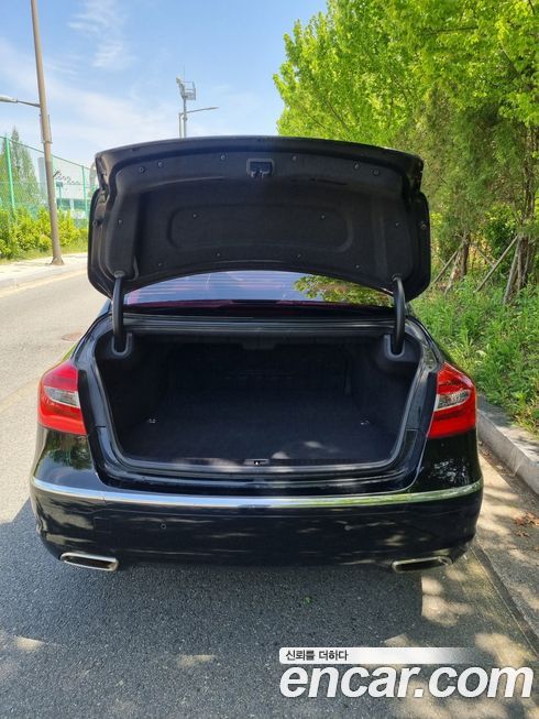 Hyundai Genesis 2012