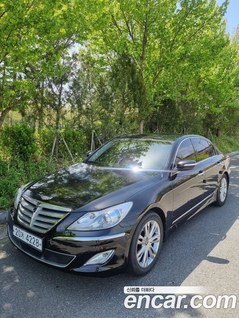 Hyundai Genesis 2012