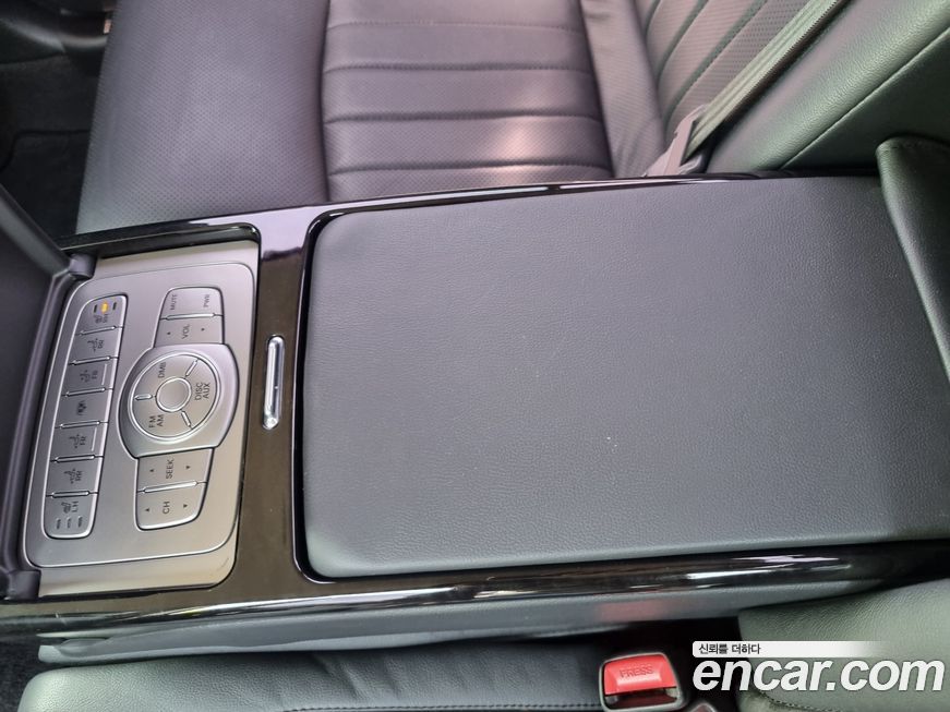 Hyundai Genesis 2012