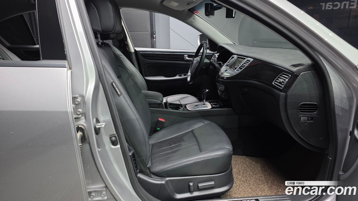 Hyundai Genesis 2012