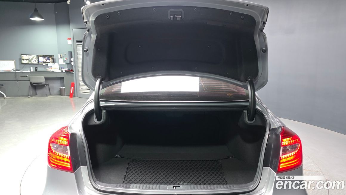 Hyundai Genesis 2012