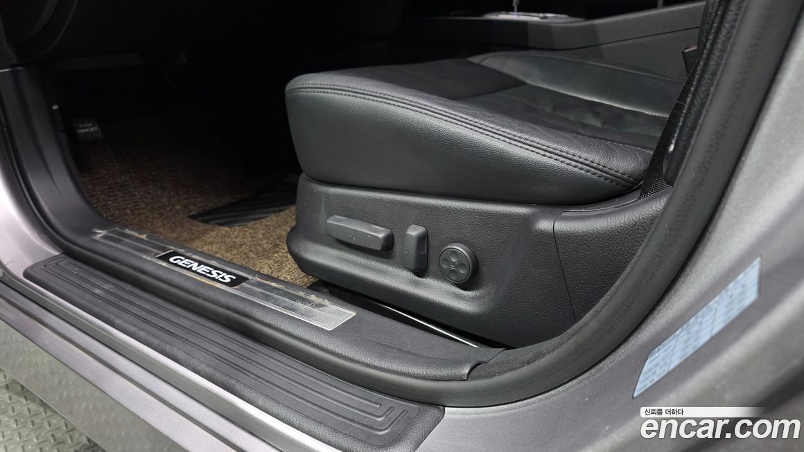 Hyundai Genesis 2012