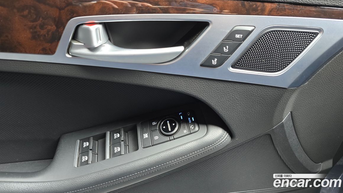 Hyundai Genesis 2016