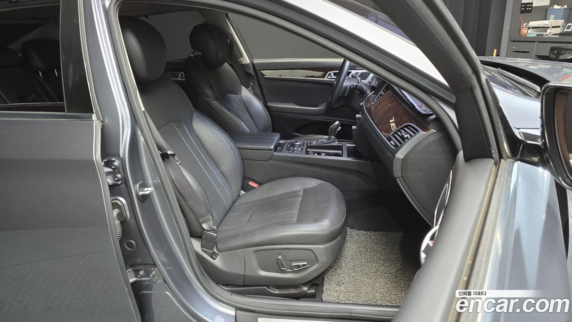 Hyundai Genesis 2016