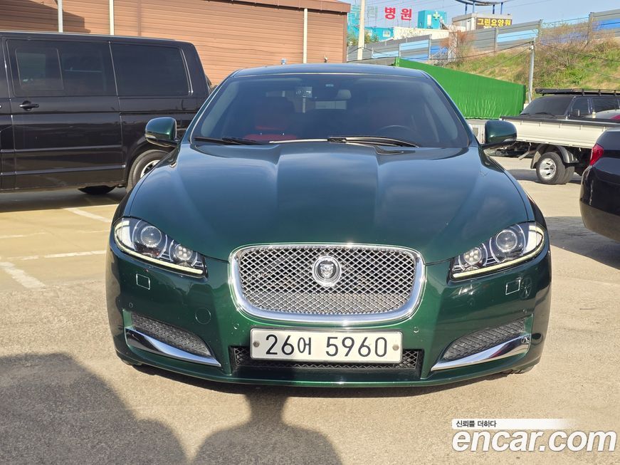 Jaguar XF 2012