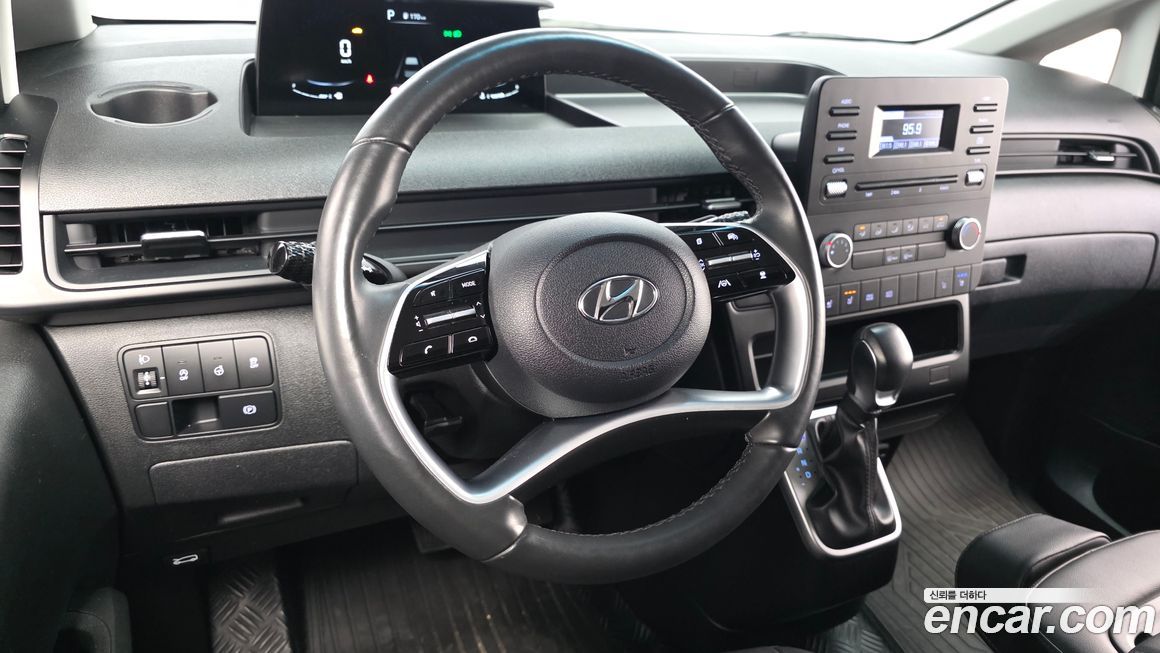 Hyundai Staria 2024