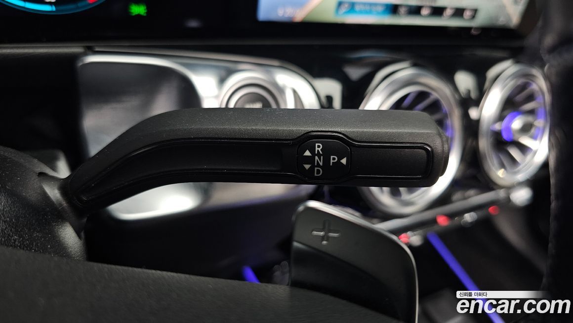 Mercedes-Benz GLB-Class 2021