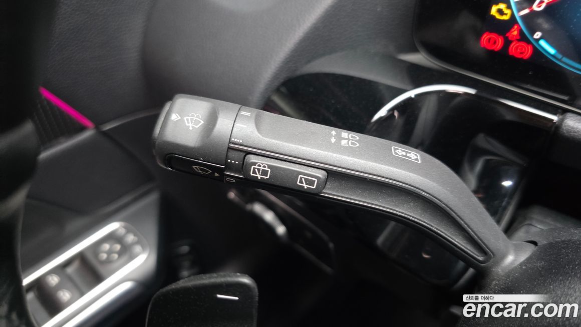 Mercedes-Benz GLA-Class 2021