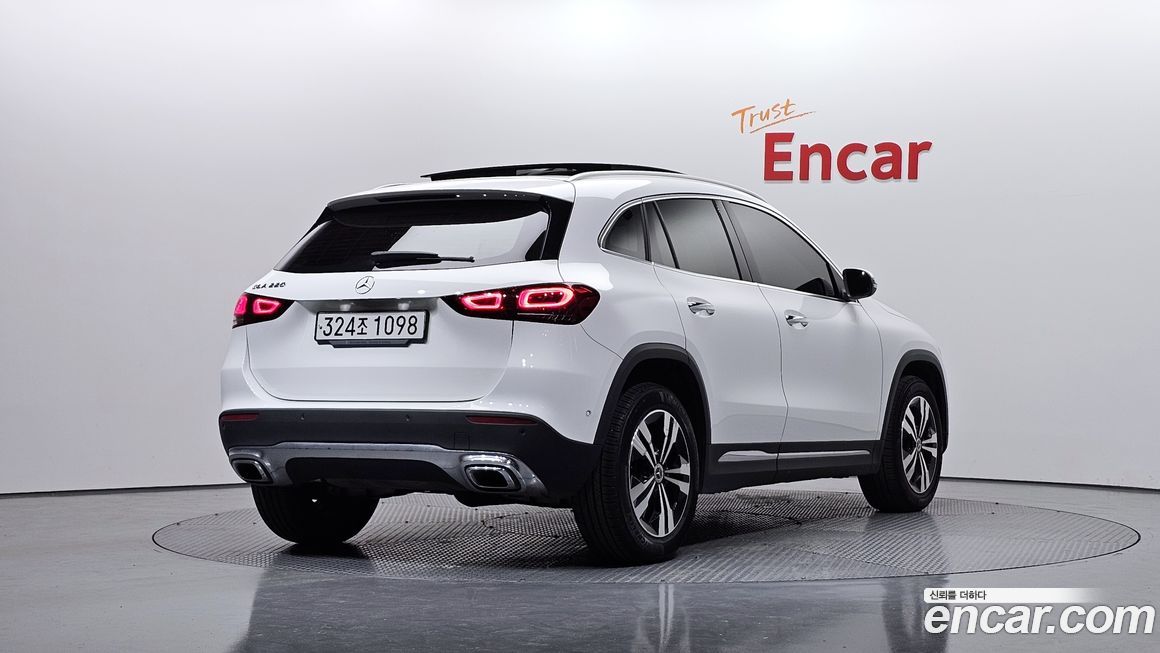 Mercedes-Benz GLA-Class 2021