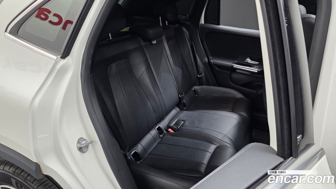 Mercedes-Benz GLA-Class 2021