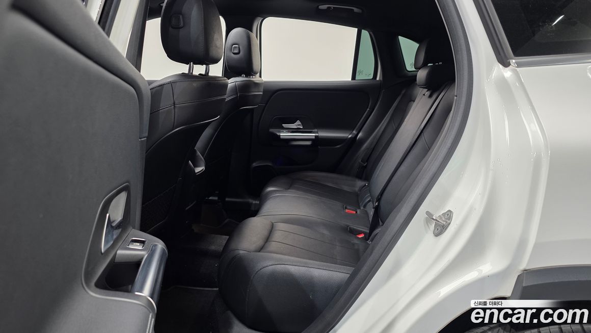 Mercedes-Benz GLA-Class 2021