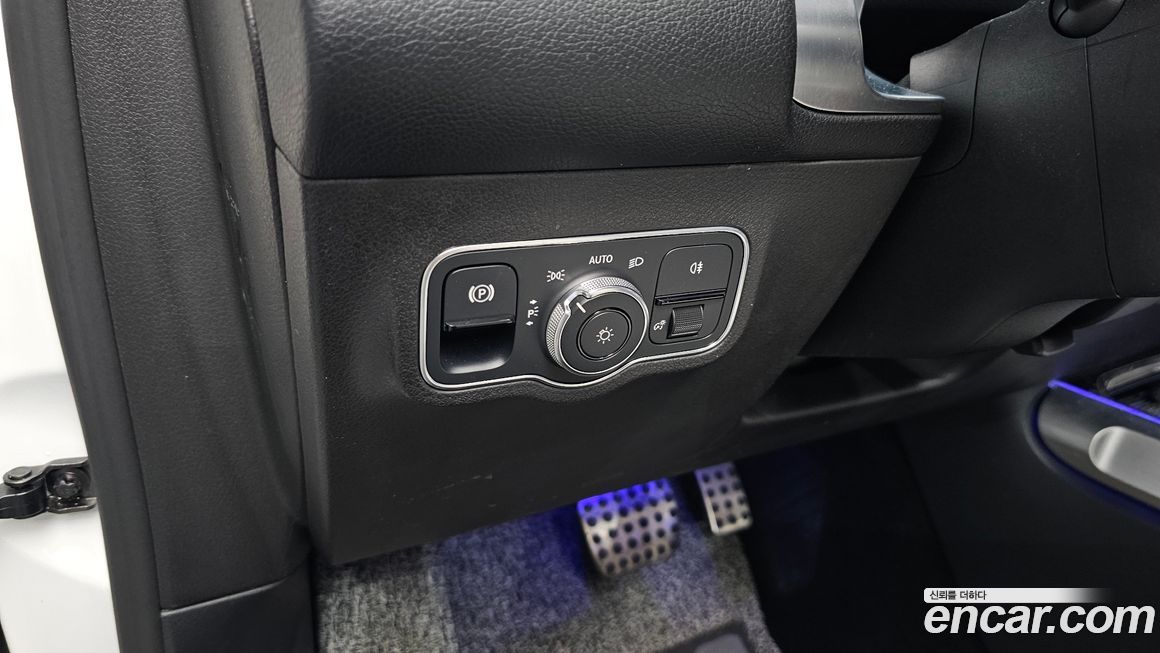 Mercedes-Benz GLB-Class 2021