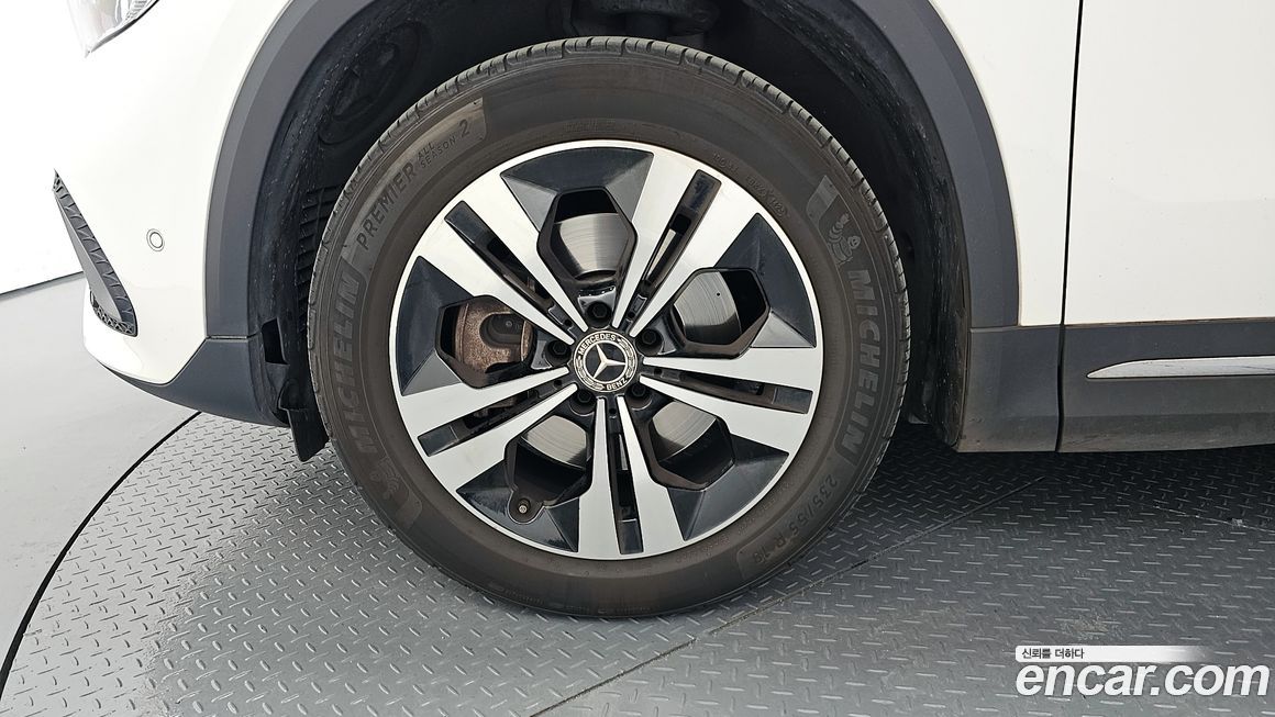 Mercedes-Benz GLA-Class 2021