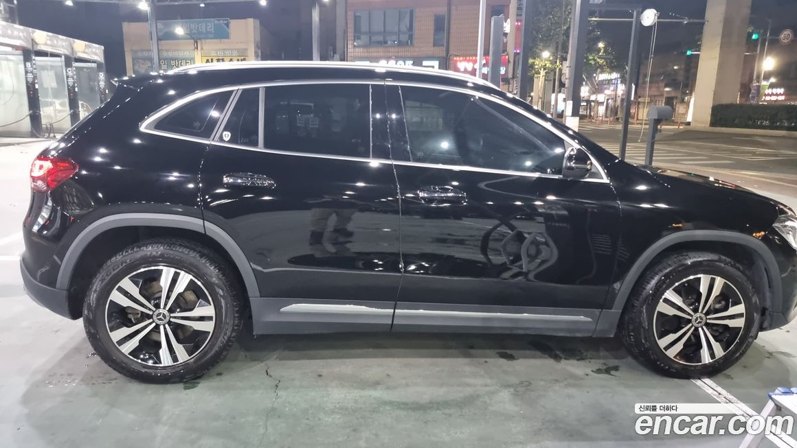 Mercedes-Benz GLA-Class 2021