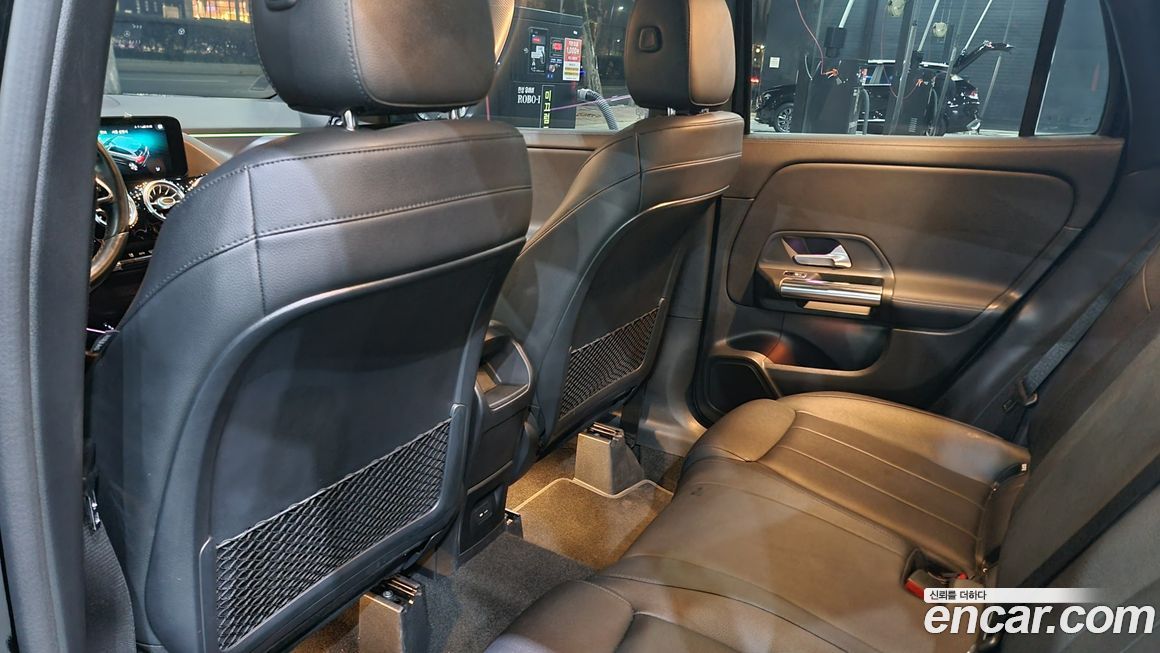 Mercedes-Benz GLA-Class 2021