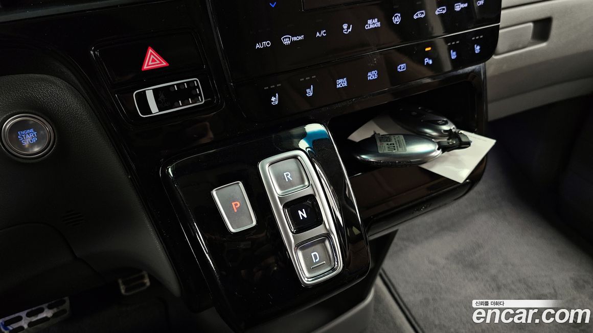 Hyundai Staria 2025