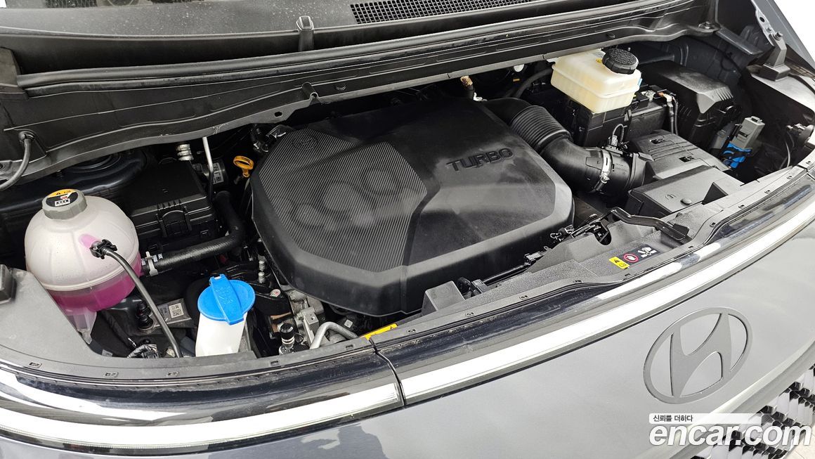 Hyundai Staria 2025