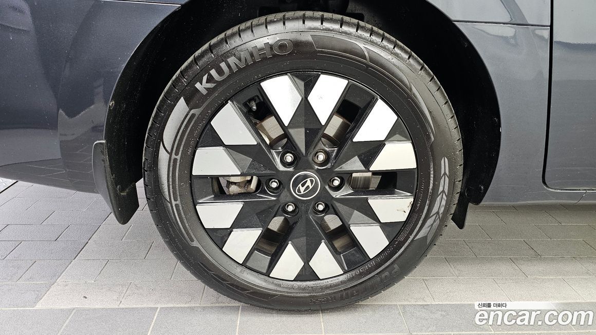 Hyundai Staria 2025