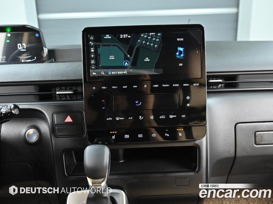 Hyundai Staria 2025