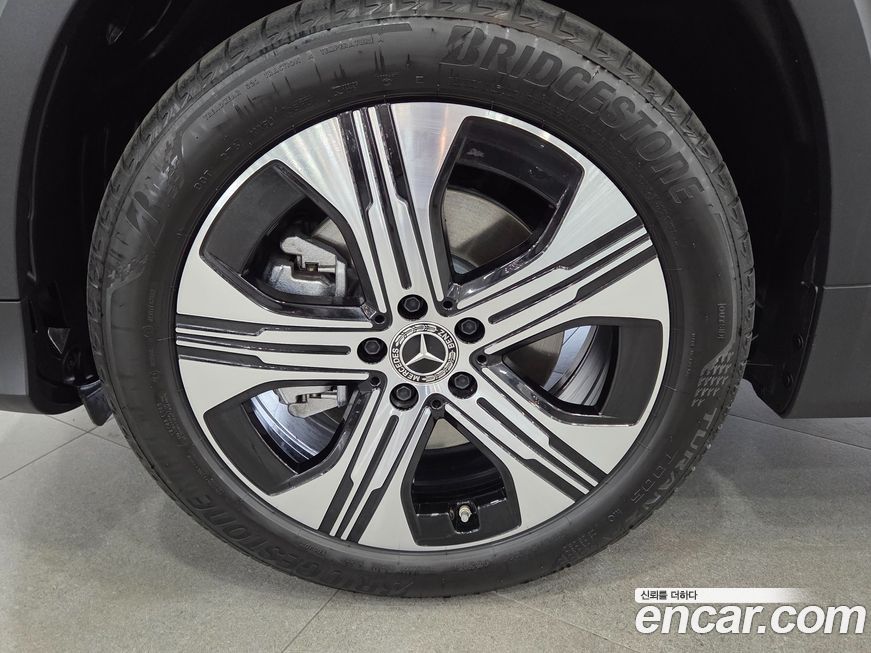 Mercedes-Benz EQB 2026