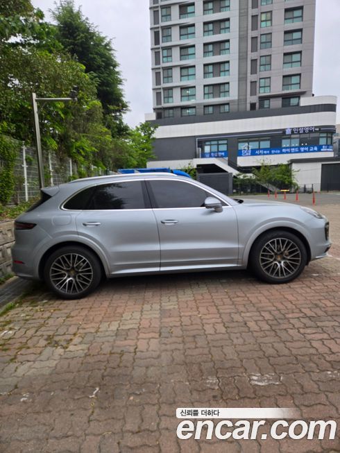 Porsche Cayenne 2022