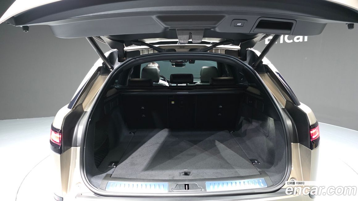 Land Rover Range Rover Velar 2026