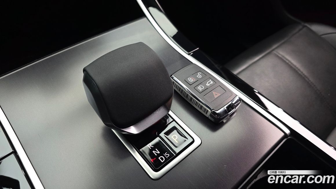 Land Rover Range Rover Velar 2026