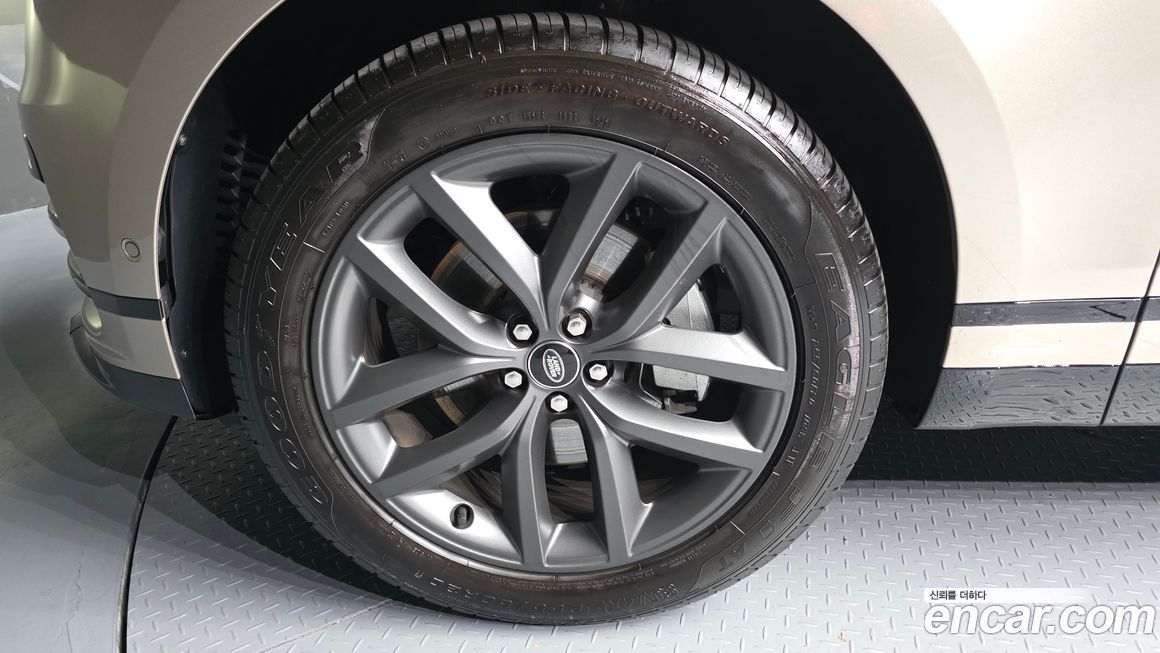 Land Rover Range Rover Velar 2026