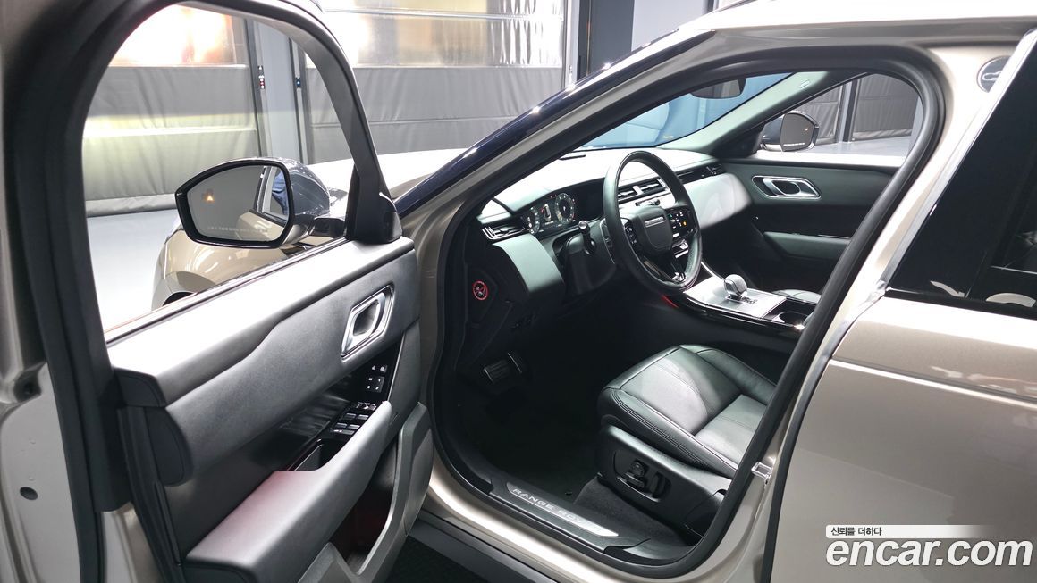 Land Rover Range Rover Velar 2026