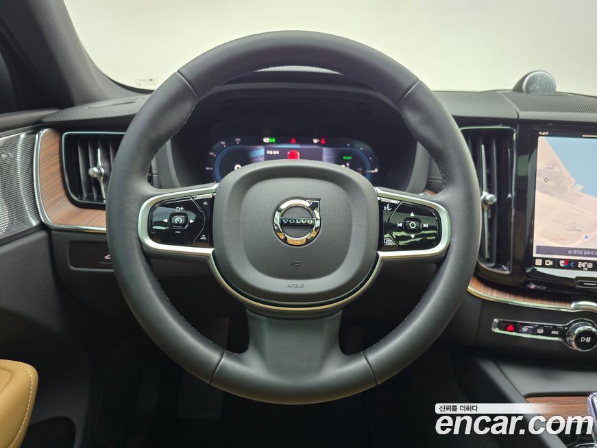 Volvo XC60 2025