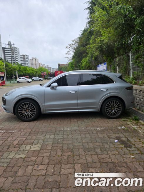 Porsche Cayenne 2022