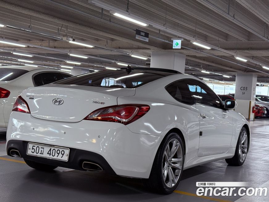 Hyundai Genesis 2010