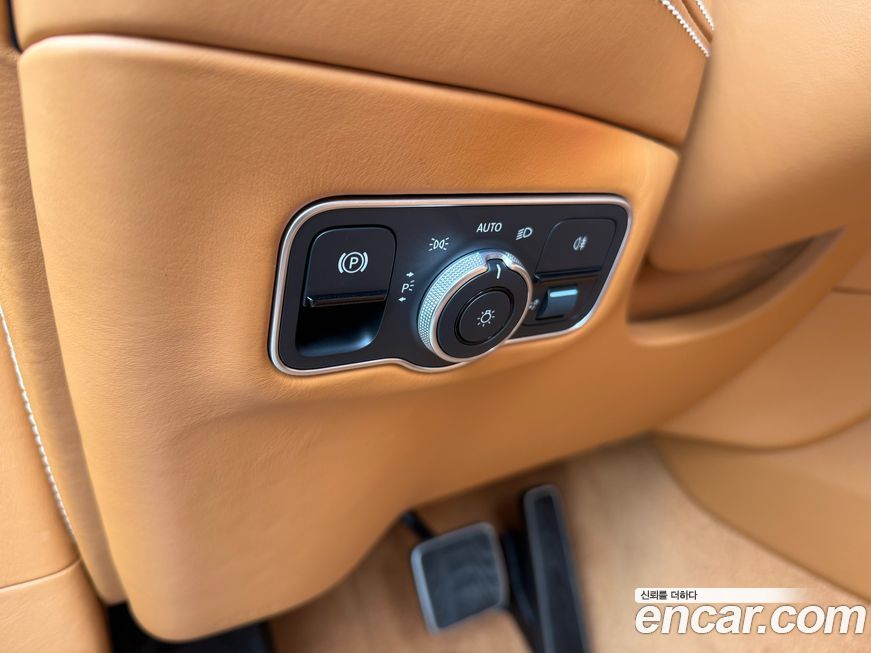 Astonmartin DBX 2021