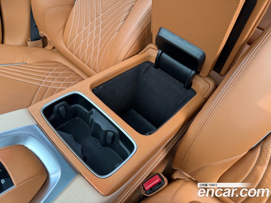 Astonmartin DBX 2021