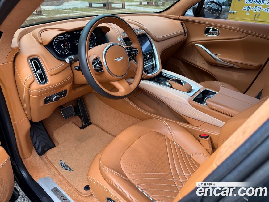 Astonmartin DBX 2021