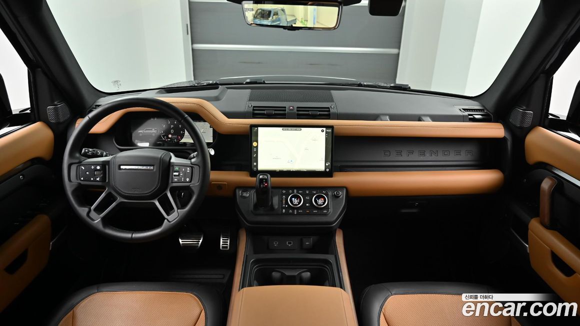 Land Rover Defender 2024